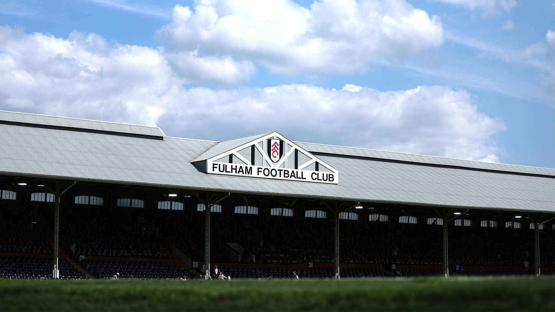 她显得无能 她显得无能